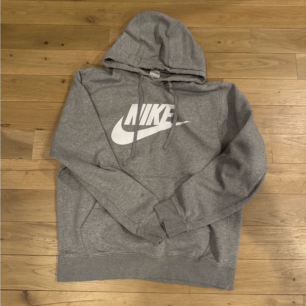 grey nike logo hoodie
READY TO SHIP
size Mens Medium